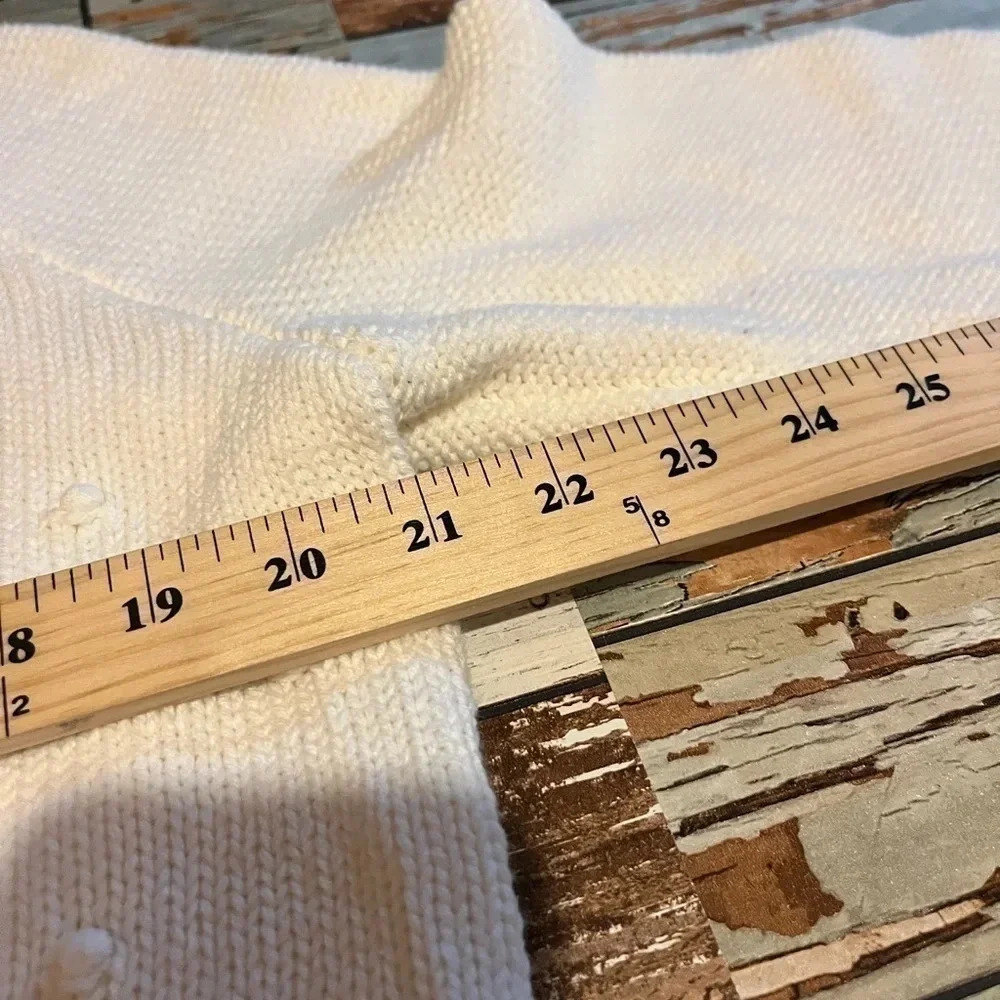 Old Navy cream king sweater with popcorn detail on front - Medium - Picture 10 of 13